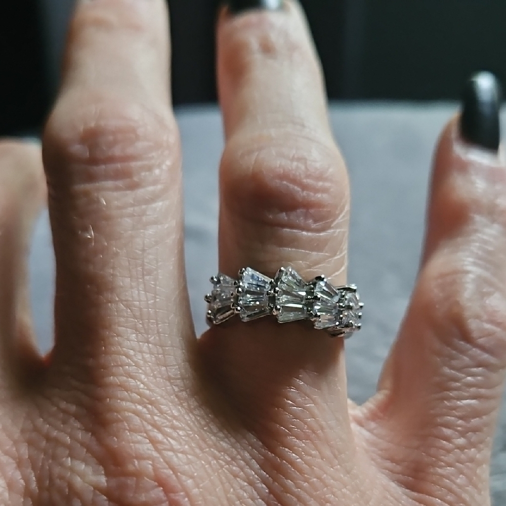 Elegant Women's Ring